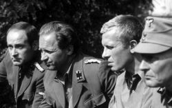 Kadr z filmu "Stawka wieksza niż życie"