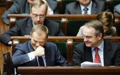 Donald Tusk i Waldemar Pawlak w sejmie | fot. R. Sobkowicz